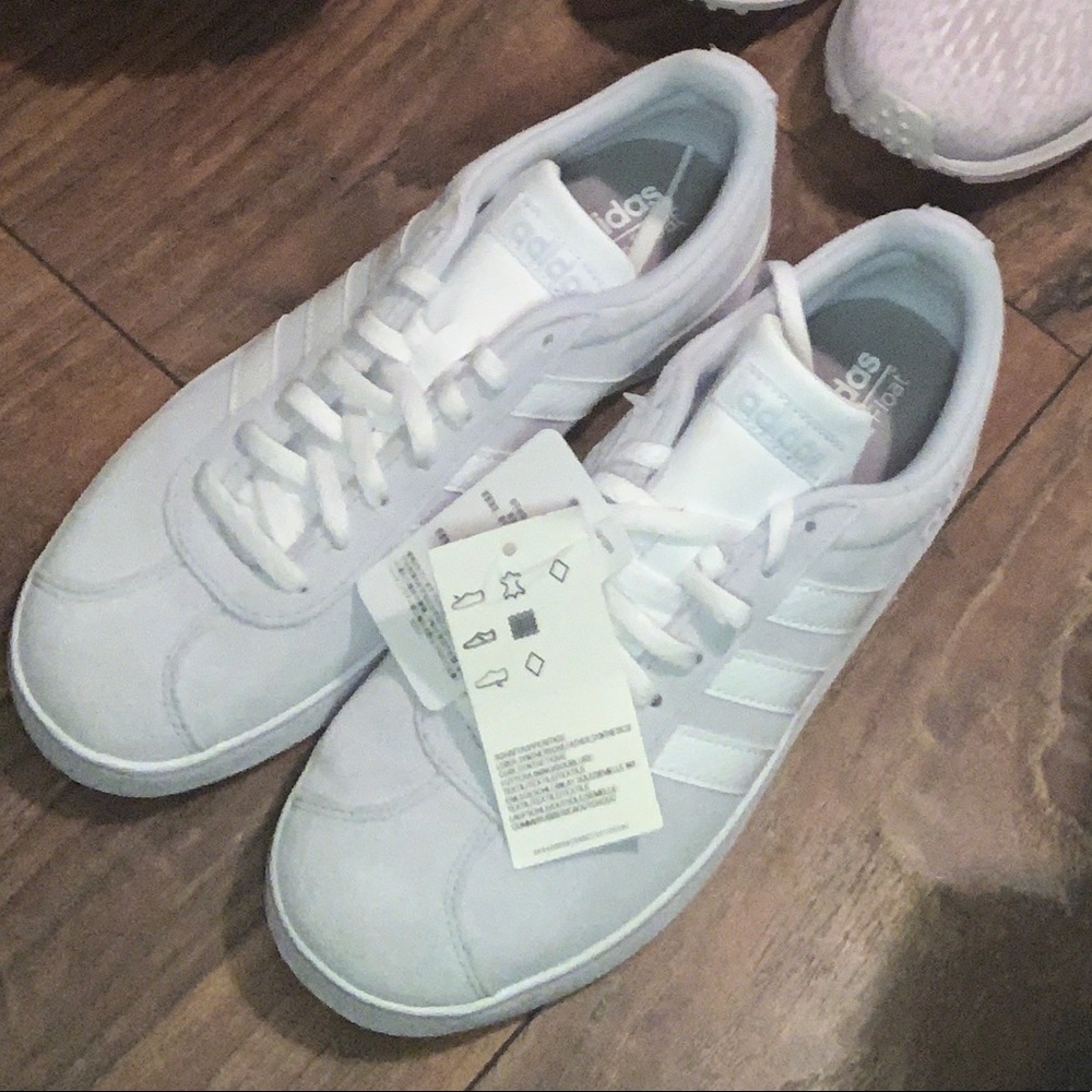 Grey woman’s athletics — Adidas